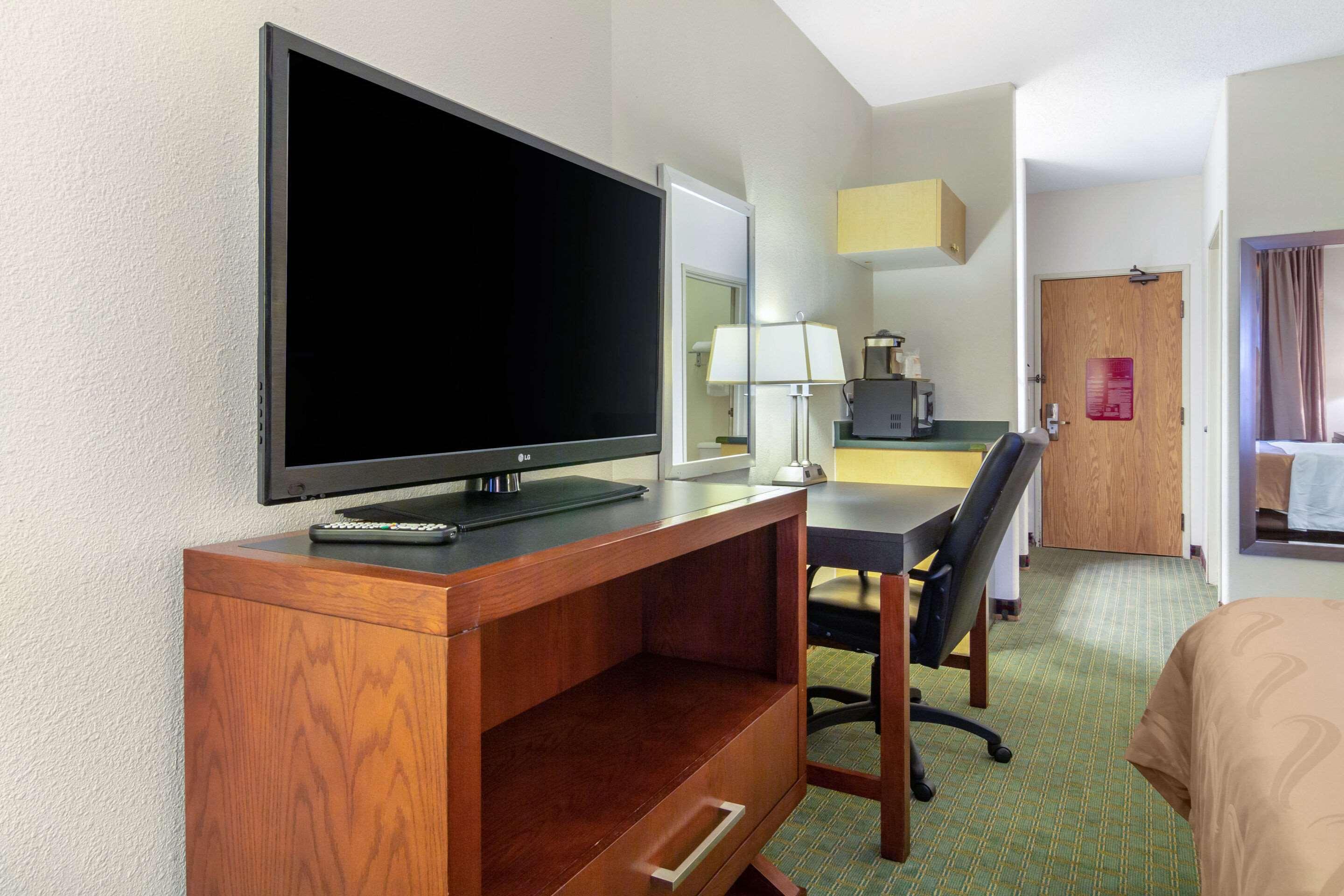 Quality Inn & Suites Lakewood - Denver Southwest Εξωτερικό φωτογραφία