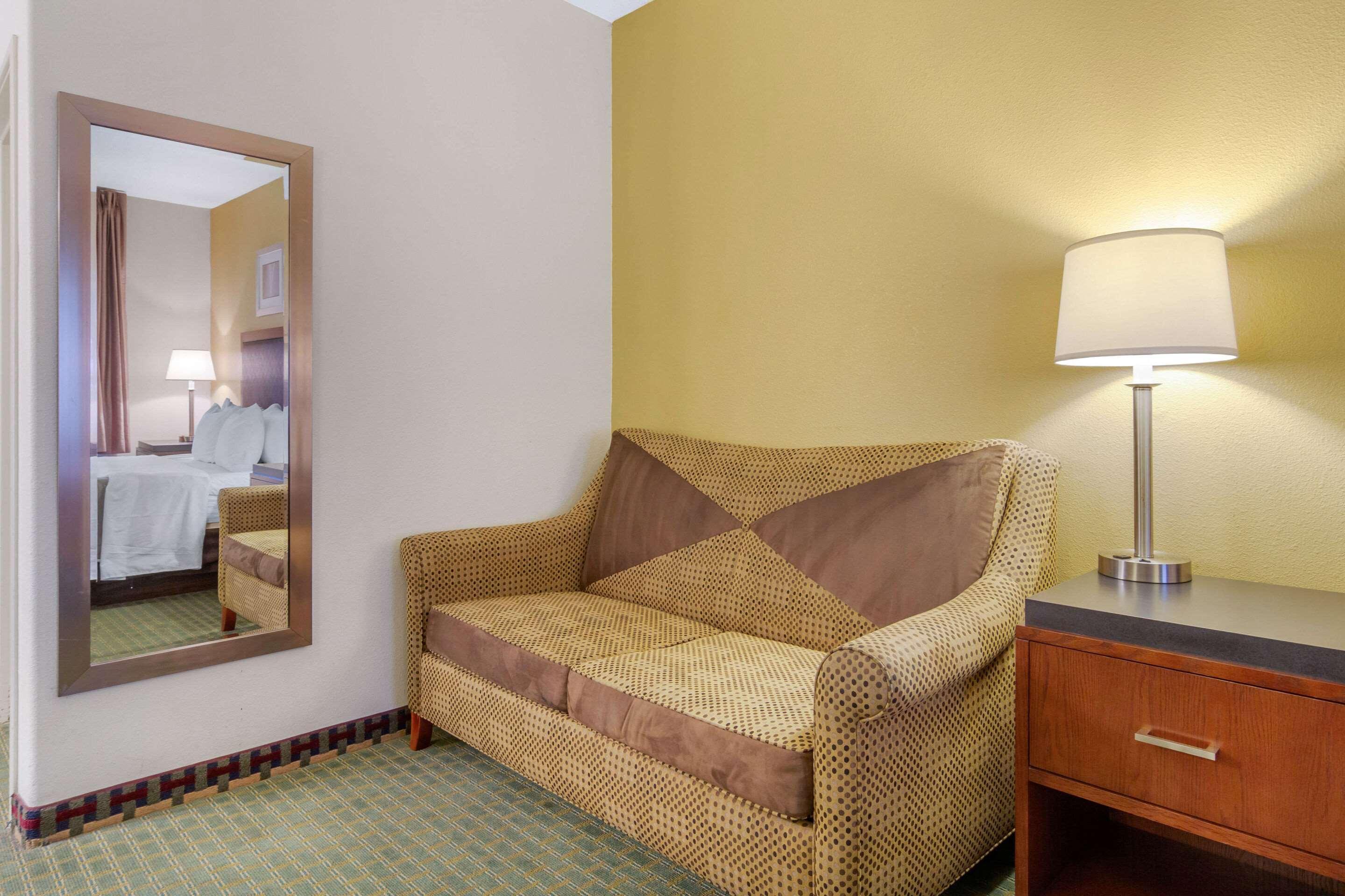 Quality Inn & Suites Lakewood - Denver Southwest Εξωτερικό φωτογραφία
