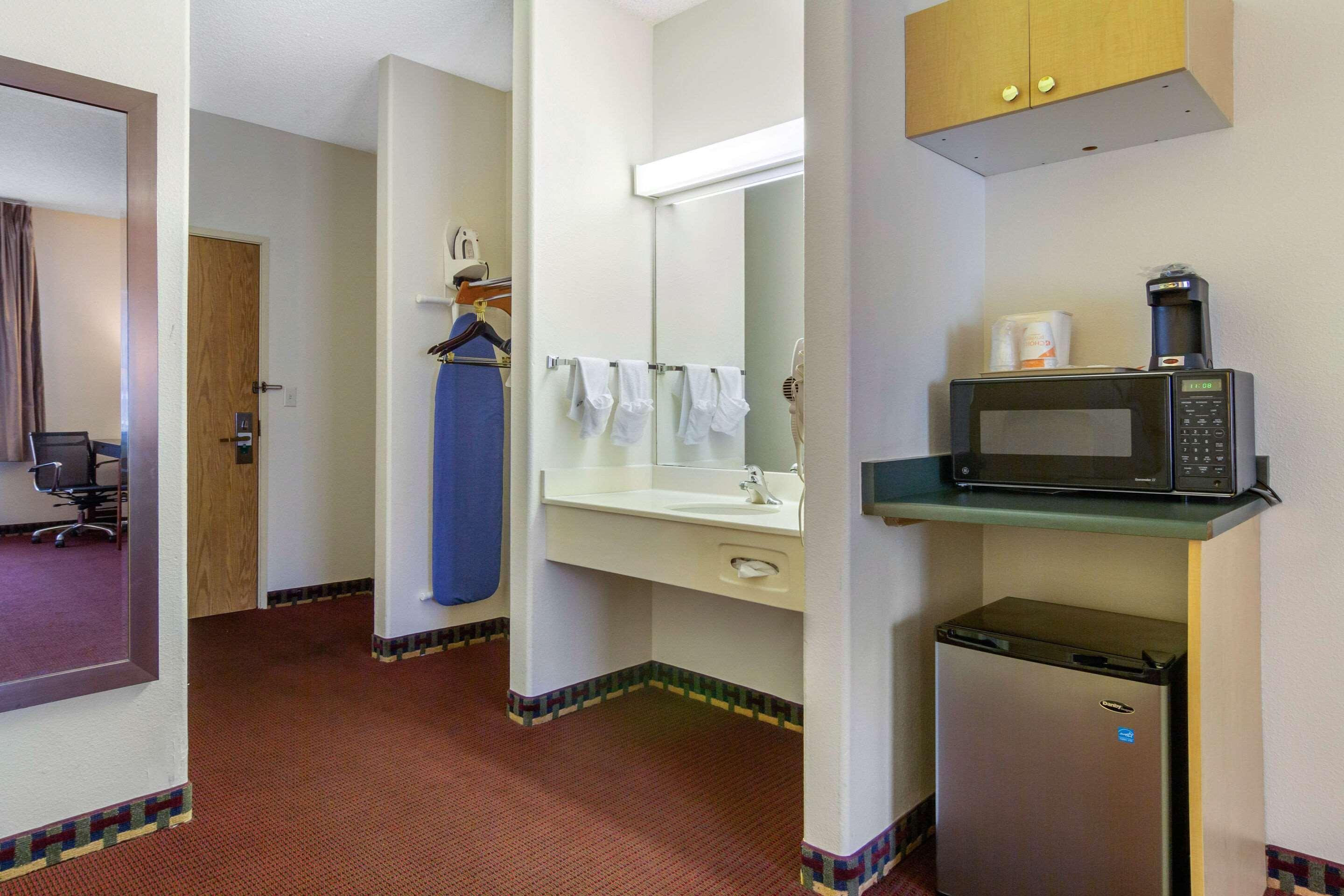 Quality Inn & Suites Lakewood - Denver Southwest Εξωτερικό φωτογραφία